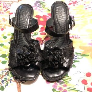 Born slip on sandal with flower